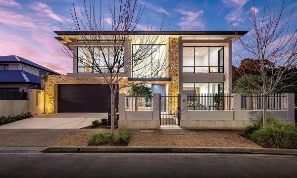 Boutique builder SV Built recently completed this stunning western suburbs home that features extensive use of Crackenback split face veneered stone – the home’s defining feature.