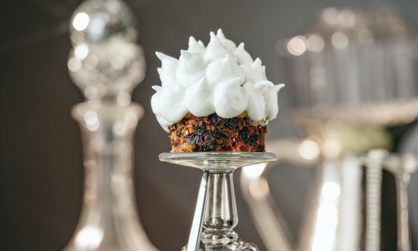 Thumbnail for Rich fruit cake with Italian meringue