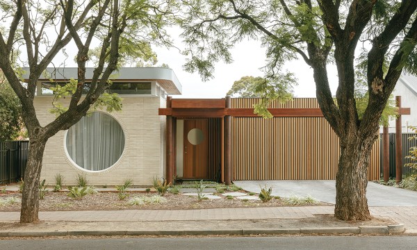 What Sans-Arc Studio has coined the “Suburban House”, it has real “wow” factor from the street, with the dual circular windows and melding of textures and colours. 