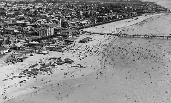  In comparison, Douglas Darian Smith’s image from 1929 has a significantly lower skyline.