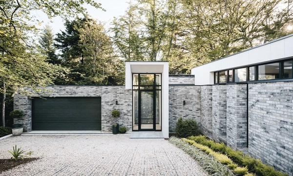  The home's grand entry with glass doorway allowing for views through to the beautiful tree tops.